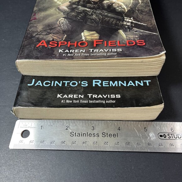Lot Of 2 Gears Of War Aspho Fields / Jacinto’s Remnant By Karen Traviss SC US - Picture 15 of 16